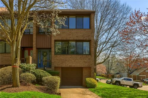800 Fairways Dr, Oakmont, PA, 15139-1055 | Card Image