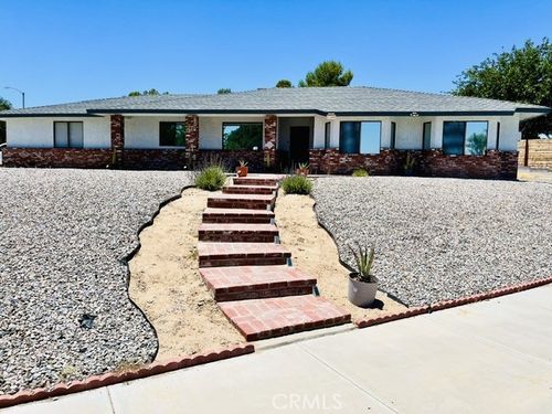 17260 Forest Hills Dr, Victorville, CA, 92395-4616 | Card Image