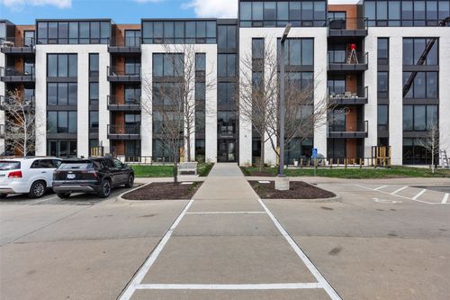 202-1 University Way, Iowa City, IA, 52246 | Card Image