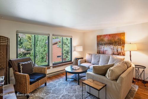 29-340 N Millward St, Jackson, WY, 83001-8140 | Card Image