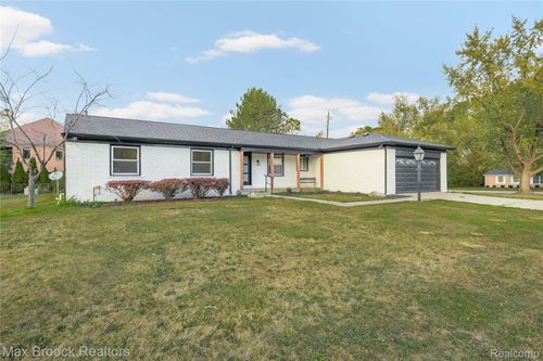 4800 Faircourt Dr, West Bloomfield, MI, 48322-1519 | Card Image