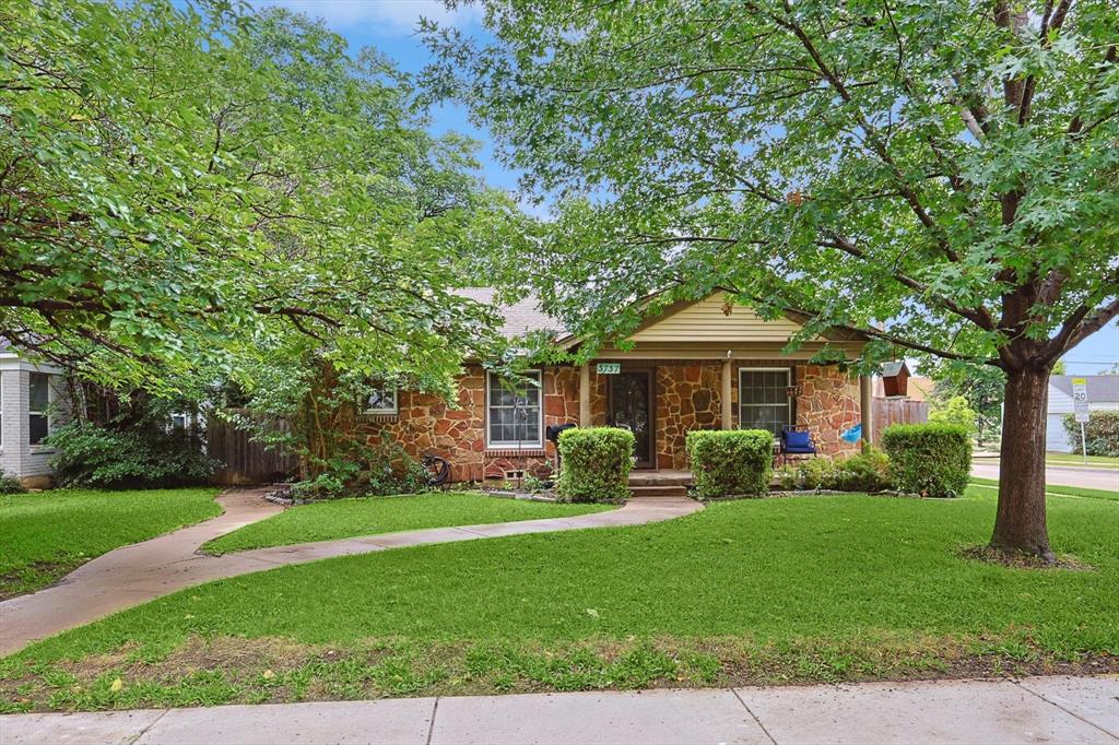 Carolyn Rd, Fort Worth, TX 76109