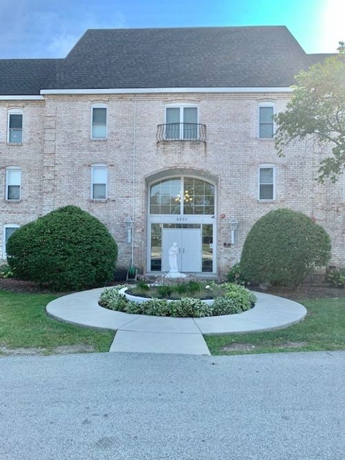apt-103-5201 Carriageway Dr, Rolling Meadows, IL, 60008-3921 | Card Image