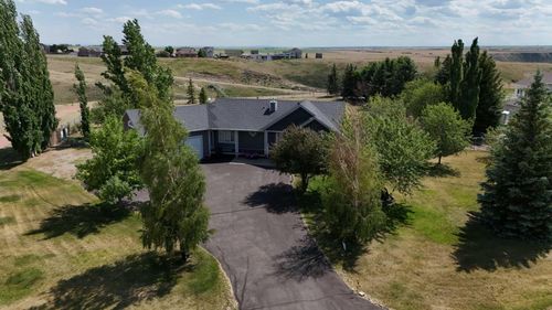 219 Falcon Ridge Way, Lethbridge County, AB, T1J5R8 | Card Image