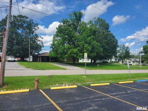 600 W Collins St, Goreville, IL, 62939-2655 | Card Image