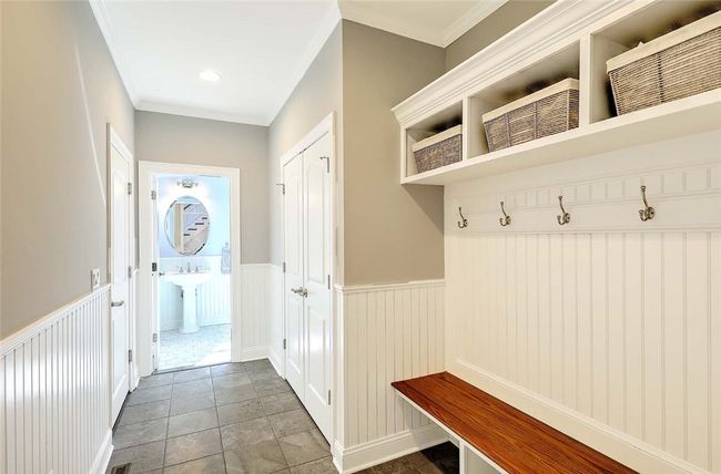 Mudroom area | Image 6