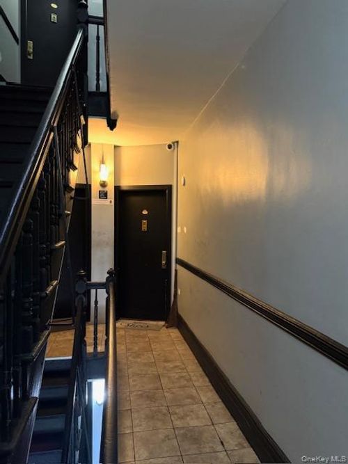 36 Vernon Boulevard, New York, NY, 11106 | Card Image