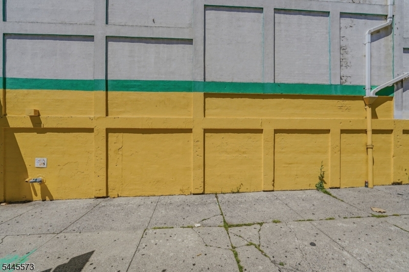 Commercial Lease in Paterson City 3