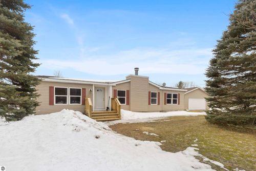 15055 Beecher St, Thompsonville, MI, 49683-9185 | Card Image