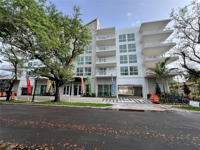 PH2 - 1850 Monroe St, Condo with 2 bedrooms, 2 bathrooms and null parking in Hollywood FL | Image 1