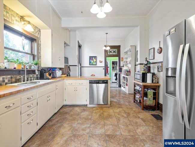 1006 Pine St, House other with 4 bedrooms, 2 bathrooms and null parking in Silverton OR | Image 15