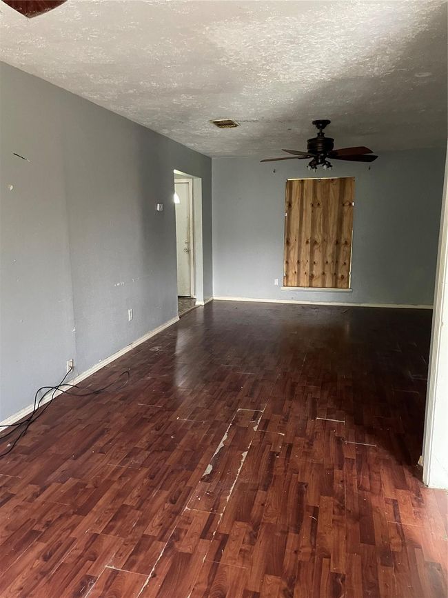 814 Deercrest St, House other with 3 bedrooms, 2 bathrooms and 1 parking in Channelview TX | Image 5