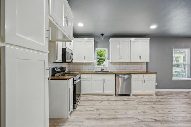 906 S Willow St, House other with 3 bedrooms, 2 bathrooms and null parking in Sherman TX | Image 17
