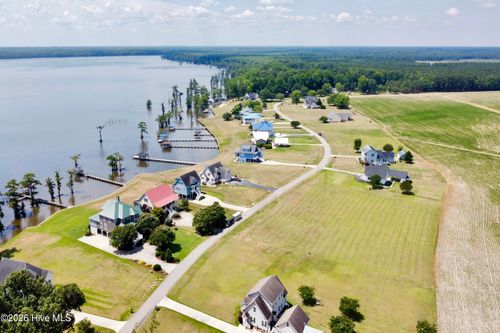 460 Batchelor Bay Dr, Windsor, NC, 27983-7011 | Card Image