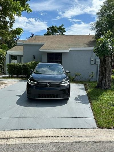 2421 Sw 84th Ave, House other with 2 bedrooms, 2 bathrooms and null parking in Miramar FL | Image 3