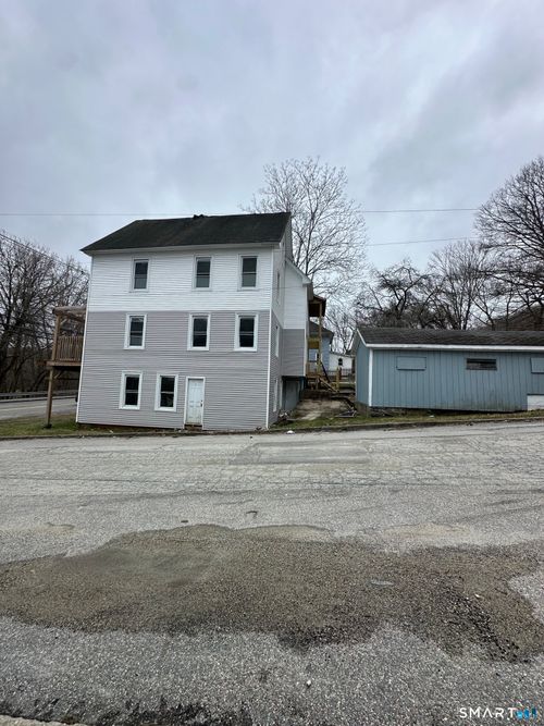 104 Norwich Ave, Norwich, CT, 06360-2531 | Card Image