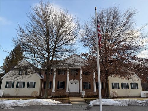 255 Park Pl, Chagrin Falls, OH, 44022-4456 | Card Image