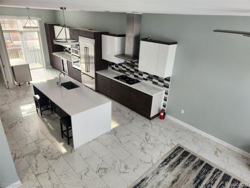 35 Adelaide St, Detroit, MI, 48201-3110 | Card Image