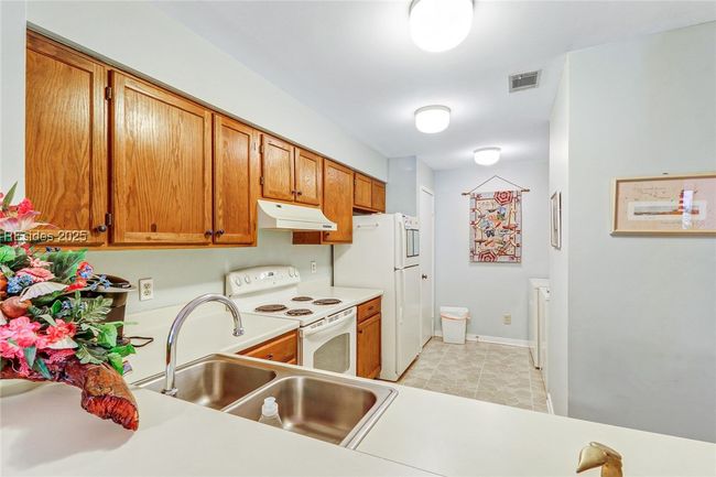 Kitchen | Image 12