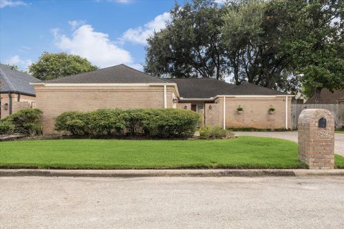 15703 Whitewater Ln, Houston, TX, 77079-2544 | Card Image