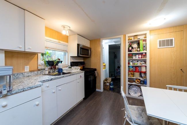 320 Holmes St, House other with 5 bedrooms, 2 bathrooms and null parking in New Westminster BC | Image 16