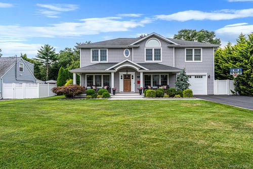 121 Bayway Avenue, Islip, NY, 11706 | Card Image