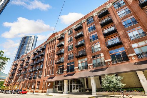 apt-9d-360 W Illinois St, Chicago, IL, 60654-5244 | Card Image