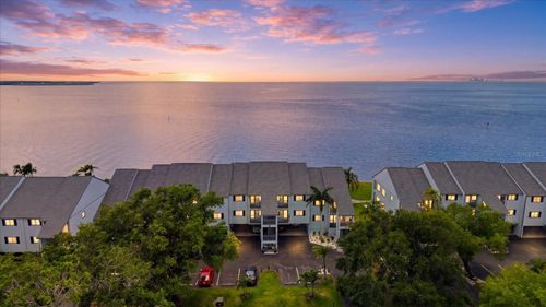28-818 Bahia Del Sol Dr, RUSKIN, FL, 33570-3064 | Card Image