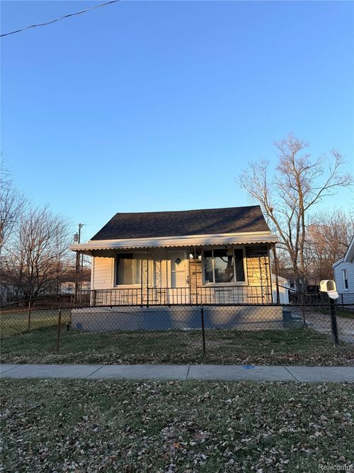7027 Chalmers Ave, Warren, MI, 48091-3002 | Card Image
