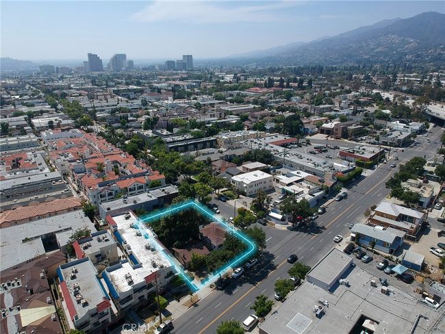241 N Verdugo, Home with 32 bedrooms, 32 bathrooms and 3 parking in Glendale CA | Image 13