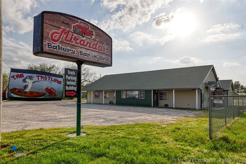 907 S Broadway St, Coalgate, OK, 74538-2642 | Card Image