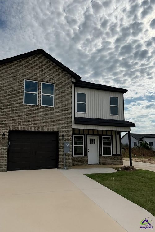 240 Beau Claire Cir, Byron, GA, 31008-3352 | Card Image