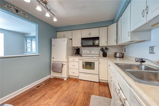 92 Locust Ct, Condo with 3 bedrooms, 2 bathrooms and 1 parking in Pittsburgh PA | Image 5