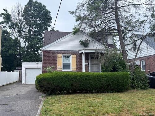 1915 Stewart Avenue, North Hempstead, NY, 11040 | Card Image