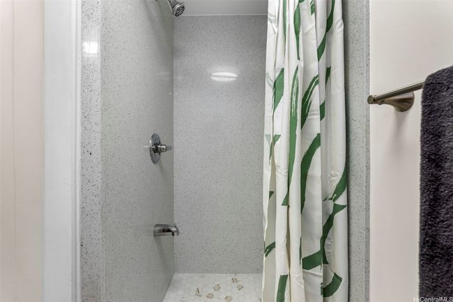 APT-703 - 731 Amana St, Condo with 2 bedrooms, 2 bathrooms and 1 parking in Honolulu HI | Image 12
