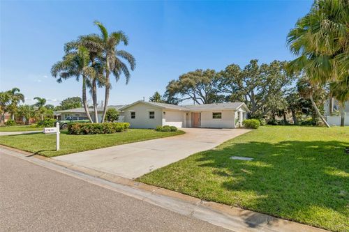 114 8th St, BELLEAIR BEACH, FL, 33786-3221 | Card Image