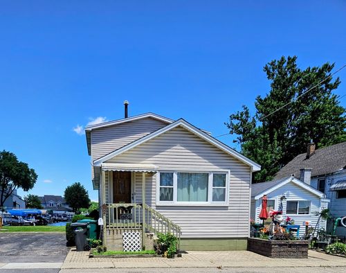 102 Lakeview Ave, Fox Lake, IL, 60020-1349 | Card Image