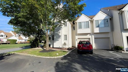 12 Independence Ct, Montville, NJ, 07045-9154 | Card Image