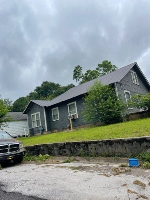 220 Lafayette Ave, Lawrenceburg, TN, 38464-3823 | Card Image