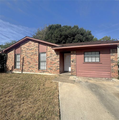 1320 S Rockwall Ave, Terrell, TX, 75160-4722 | Card Image