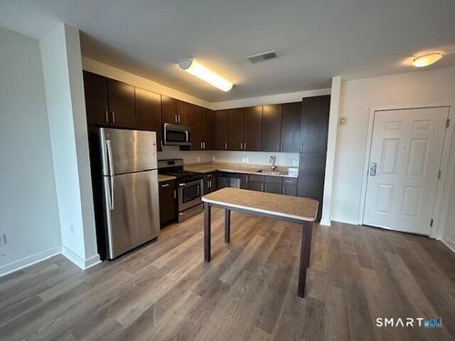 403-110a Towne St, Stamford, CT, 06902 | Card Image