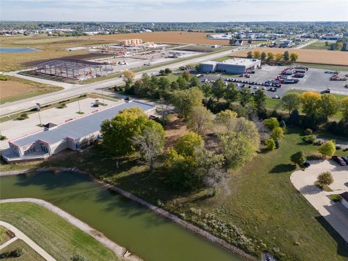 555 Country Ln, North Liberty, IA, 52317-9599 | Card Image