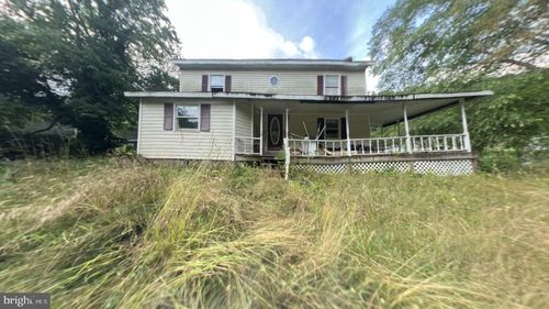 954 Wolf Creek Hwy, Narrows, VA, 24124-2902 | Card Image