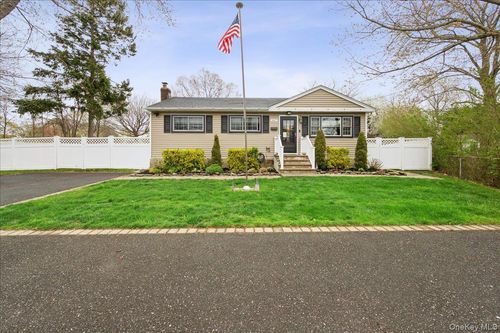 347 Lakeland Ave, Sayville, NY, 11782-1939 | Card Image