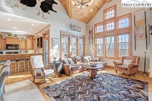 r8a-195 Whispering Woods Ln, Banner Elk, NC, 28604-7292 | Card Image