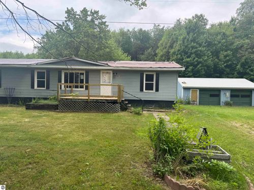 4564 W Bawkey Rd, Farwell, MI, 48622-9207 | Card Image