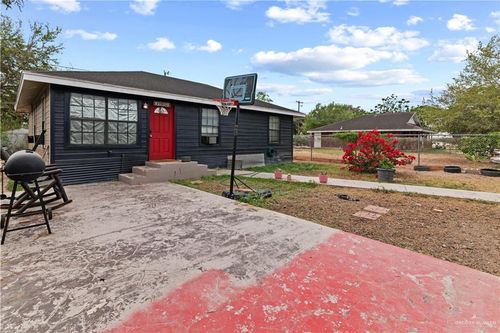 915 E Los Ebanos St, San Juan, TX, 78589-3952 | Card Image