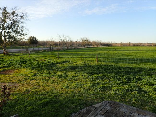 471 Fm 1296, Home with 1 bedrooms, 1 bathrooms and 3 parking in Waelder TX | Image 8