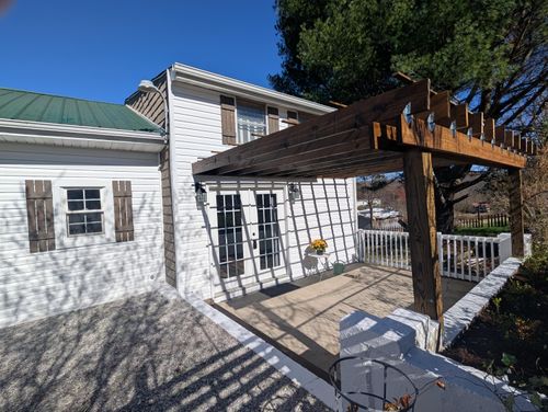 142 E Highway 6, Woodbine, KY, 40771-9703 | Card Image