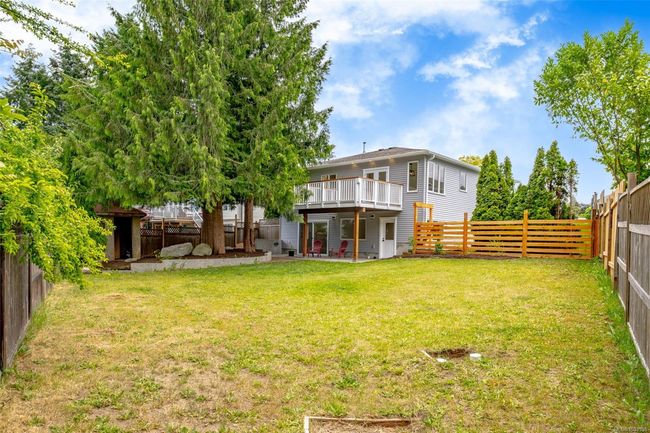 Fully fenced backyard | Image 96